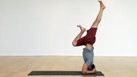 This is a short tutorial explaining the different basic headstands...Sirshasana A and B. We stretch the shoulders, the neck and upper back prior to entering the poses. A thorough breakdown of the hand positions is covered. Get on your head and invert yogis!