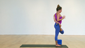 Don't have time? Yes you do! This 20 minute flow leads us through constant movement with balances poses such as eagle, standing splits and tree/half standing lotus. Make the most out of your time and dive in.