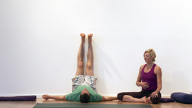 10 minute routine includes Chandra bhedana(left nostril breathing) and vipariti karani (legs up the wall pose) to quickly reset the parasympathetic nervous system (rest and digest) for relaxation, vitality and ease.